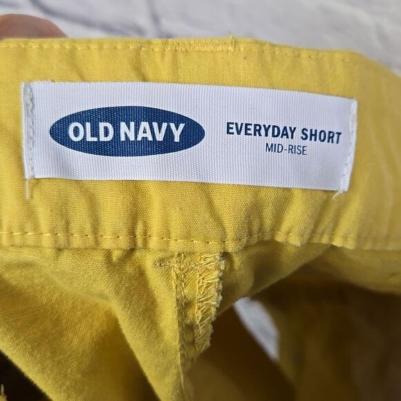 Old Navy Mid-Rise Twill Everyday Short 5" Flat Front Pocket Chino Stretch Yellow - Picture 6 of 7